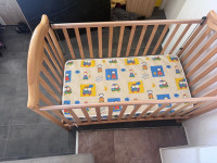 Dječji krevetić od punog drveta s ladicom + madrac