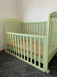 Dječji krevetić zelene boje