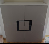 Komodu prodajemo.Koristena kao ormar.