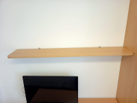 Polica   (duljina 140 cm i širina 26,5 cm).