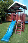 Dječja kućica sa penjalicom i toboganom