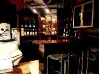 !!!  KUĆNI CAFFE BAR !!! CRNI LAK- SJAJ, REGAL & ŠANK & STOLICE