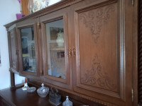 Stol i 6 stolica + vetrina masivno drvo