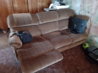 Američka sofa s podizanjem nogu