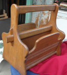 Masivni drveni stalak za novine