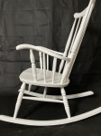 Vintage stolica za ljuljanje bijela