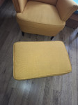 Žutu Ikea fotelju Strandmon sa podnožnikom prodajem