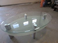 Kauc stolic za primacu sobu