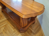 Masivni stolić od punog drveta za dnevni boravak