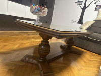 Masovni stol sa staklom