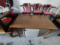 Prodajem stol za dnevnu boravak