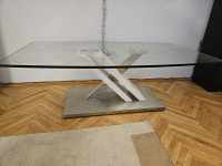 Stakleni stolić za dnevni