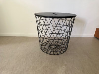 Stolić sa mjestom za pohranu