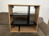 Stolić i polica za dnevni boravak