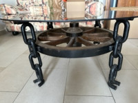 Unikatni okrugli stolić sa staklenim pokrovom