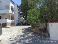 Iznajmljuje se za ljetovanje apartman Novalja, 700m od centra 2km Zrće