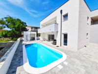 Vila s bazenom Plesa