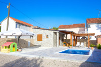 Villa Emma s bazenom - Biograd na moru