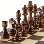 Set od 32 šahovske figure od punog drva veličine 2,5 inča