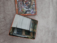 Yu-Gi-Oh! 300 foil karata + limena kutija