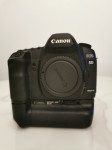 Canon 5D Mark II + original grip