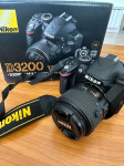 Nikon D3200 + objektiv 18-55 + 32gb MicroSD