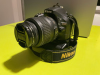 Nikon D5200 s objektivom 18-55mm | battery grip