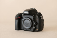 Nikon D610 fotoaparat + baterija + punjač + originalni remen