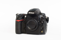 Nikon D700 (1 dodatna baterija i 4 CF kartice)