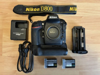 Nikon D800 + grip + 2 baterije + punjać