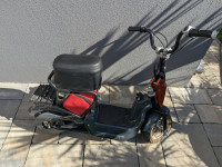 Električni romobil sa sjedalom