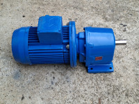 Elektromotor sa reduktorom 3 kw 190  okretaja trofazni