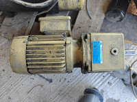 Trofazni elektromotor sa reduktorom