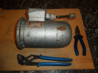 ELEKTROMOTOR SA PRIRUBNICOM MONOFAZNI 0,09 KW, 1500 o/min