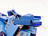 Kondenzator 0,47uF / 305Vac radial