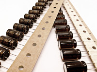 Kondenzator 680uF / 25V Elko radial