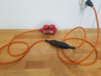Produžni kabel sa fid zaštitom i 4 utičnice