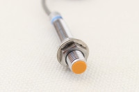 SENZOR METAL/ MAGNET M8  DC6-36V 2 ŽICE PROLAZNI SIGNAL LJ8A3-1-Z /EX