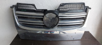 1219-VW GOLF 5/ JETTA PREDNJA MASKA