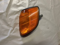 1305233932 - PREDNJI LIJEVI ŽMIGAVAC LIJEVI MERCEDES S W140