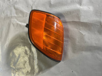1305233933 - PREDNJI DESNI ŽMIGAVAC MERCEDES S W140