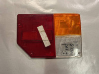 30.008.999 - POKLOPAC DESNOG STRAŽNJEG SVJETLA FIAT 128 LEART