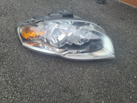 Audi a4. 2006god. Desni far. Halogeni