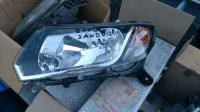 Dacia sandero 2 2014.god prednje lijevo svjetlo prodajemo