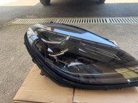 Far desni porshe macan  95B 941 016F