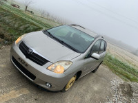 Far toyota corolla verso