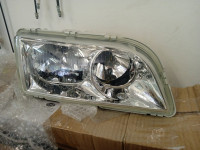 FAR VOLVO S40/V40  DESNI, H7/H7 , NOVI ,HELLA  1LG007861-46
