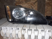 Ford focus mk2 prednji desni far (crni)