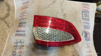 Ford mondeo mk4 2.0 tdci 2008 zadnja lijeva lampa što stoji u haubi