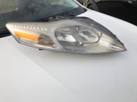 Ford mondeo prednji desni far